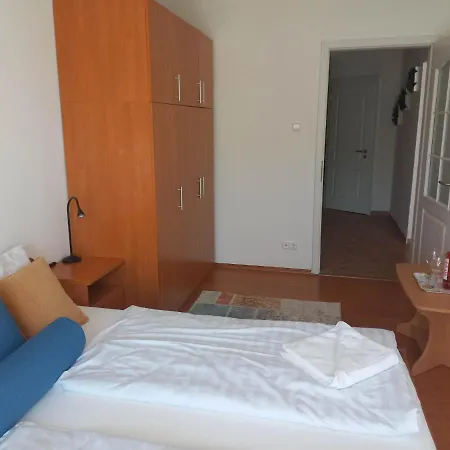 Aranyeso Deluxe Apartment *
