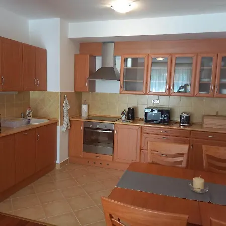 Aranyeso Deluxe Apartment